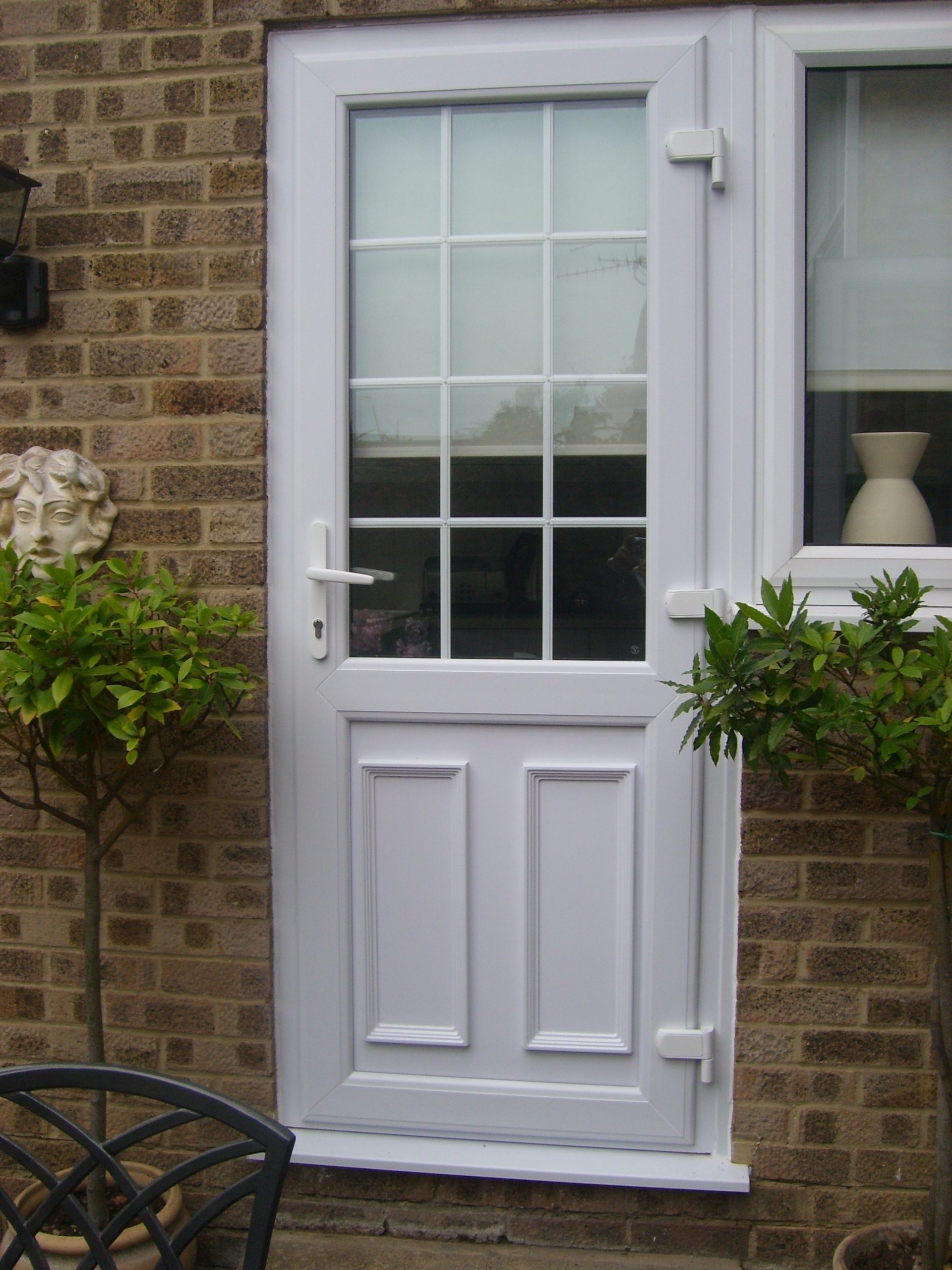 Можете ли вы покрасить двери из ПВХ?