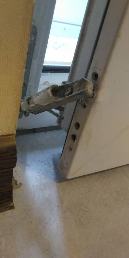 Ремонт балконных ПВХ дверей