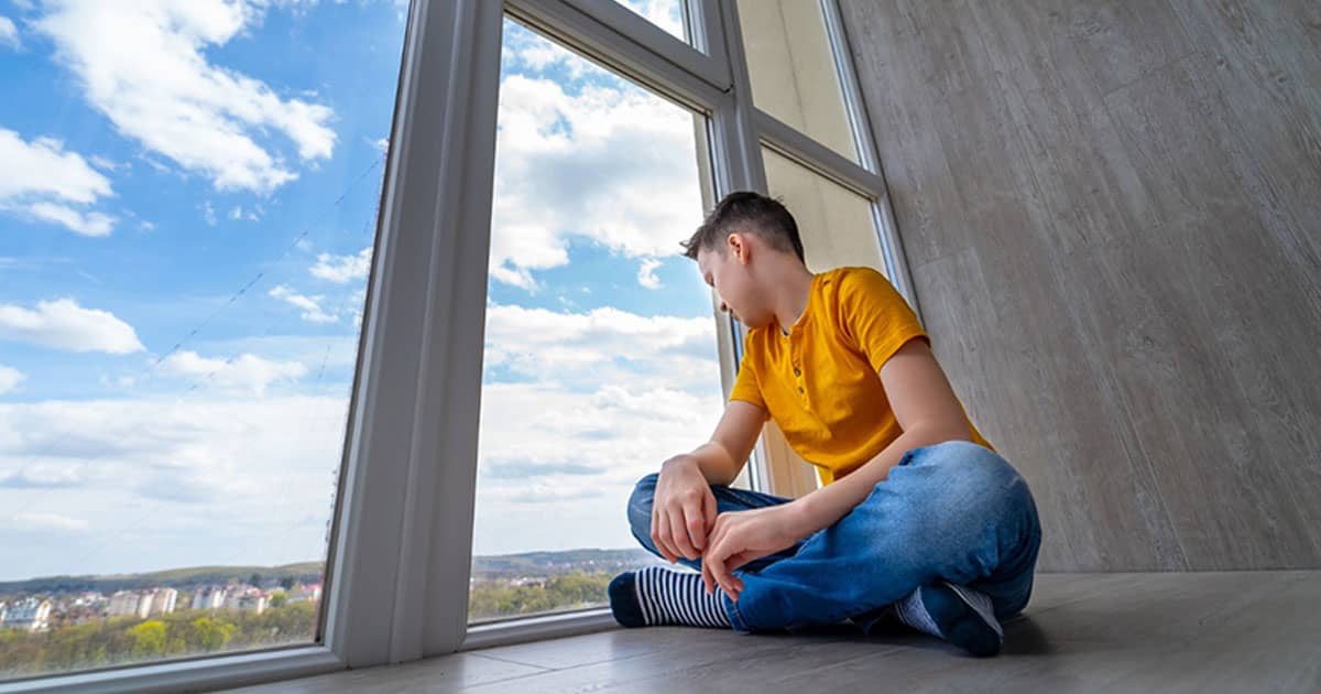 Можно ли заменить разбитый стеклопакет в окне из ПВХ?