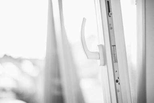 Не пора ли отремонтировать оконную фурнитуру?